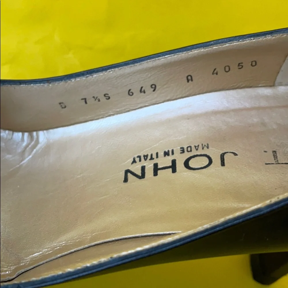 Vintage dark blue /gold St.John leather shoes
